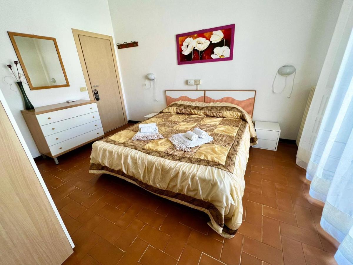 Bed&Breakfast Villa Lorena Форте дей Марми Екстериор снимка